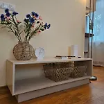 Bright Studio, Free Parking, Ltd Avail アパート